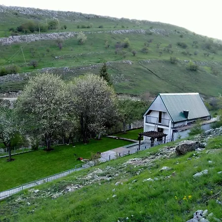 Vikendica Na Jezeru Gacko