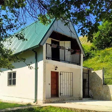 Vikendica Na Jezeru * Gacko