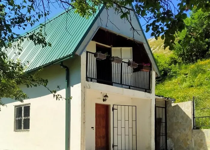 Vikendica Na Jezeru * Gacko